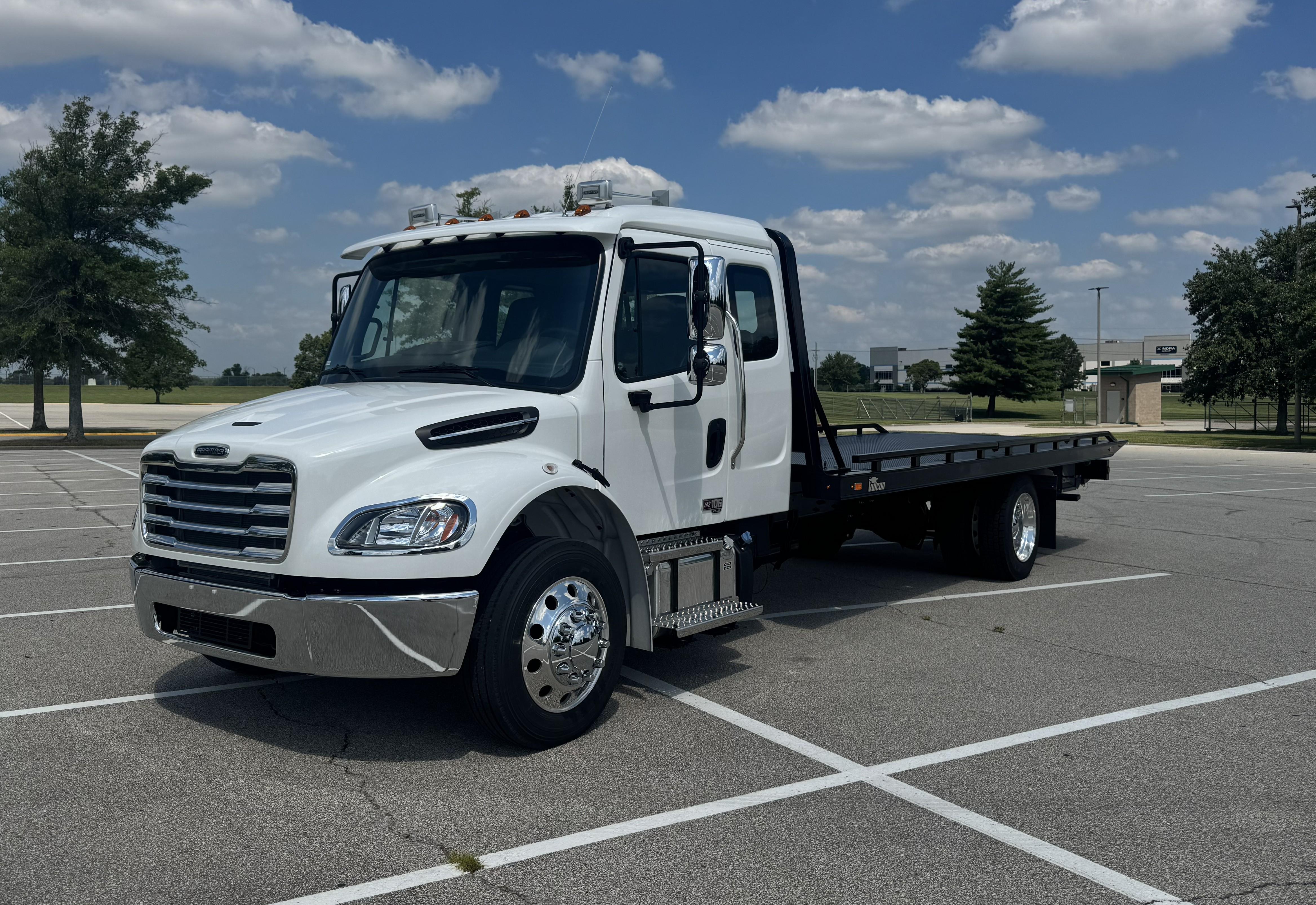 [2025 Freightliner M2 Extended Cab White]