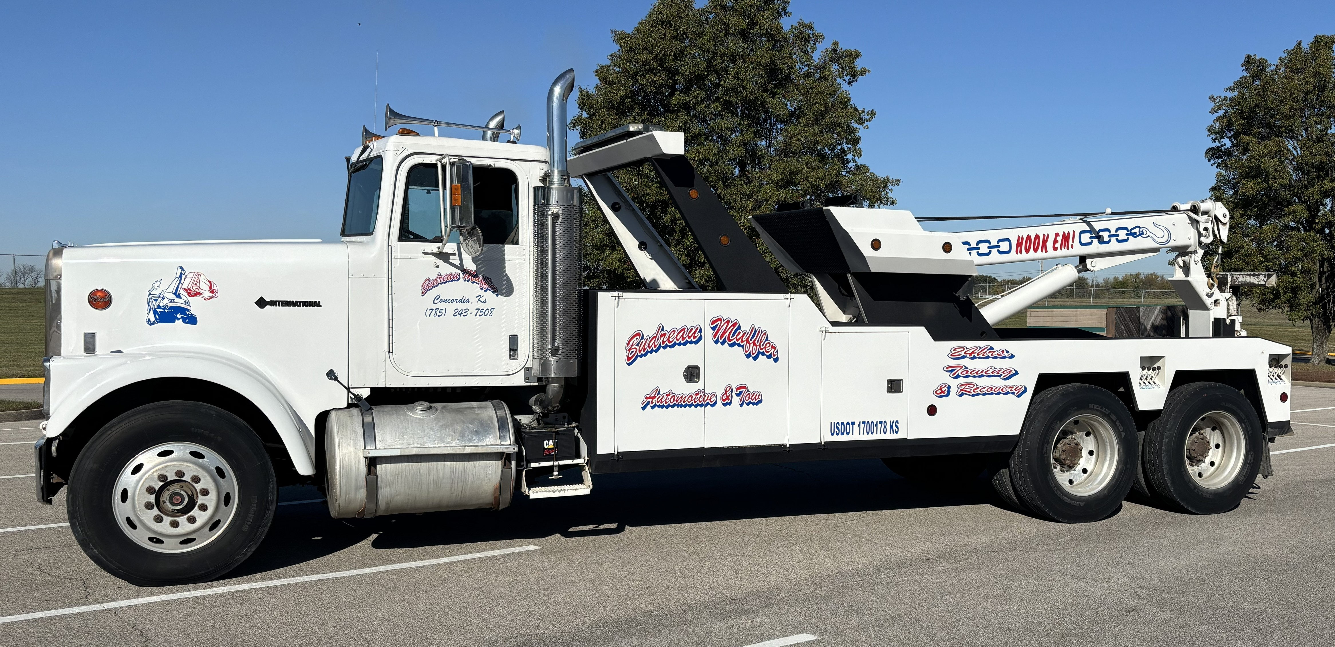 [1987 International  White]