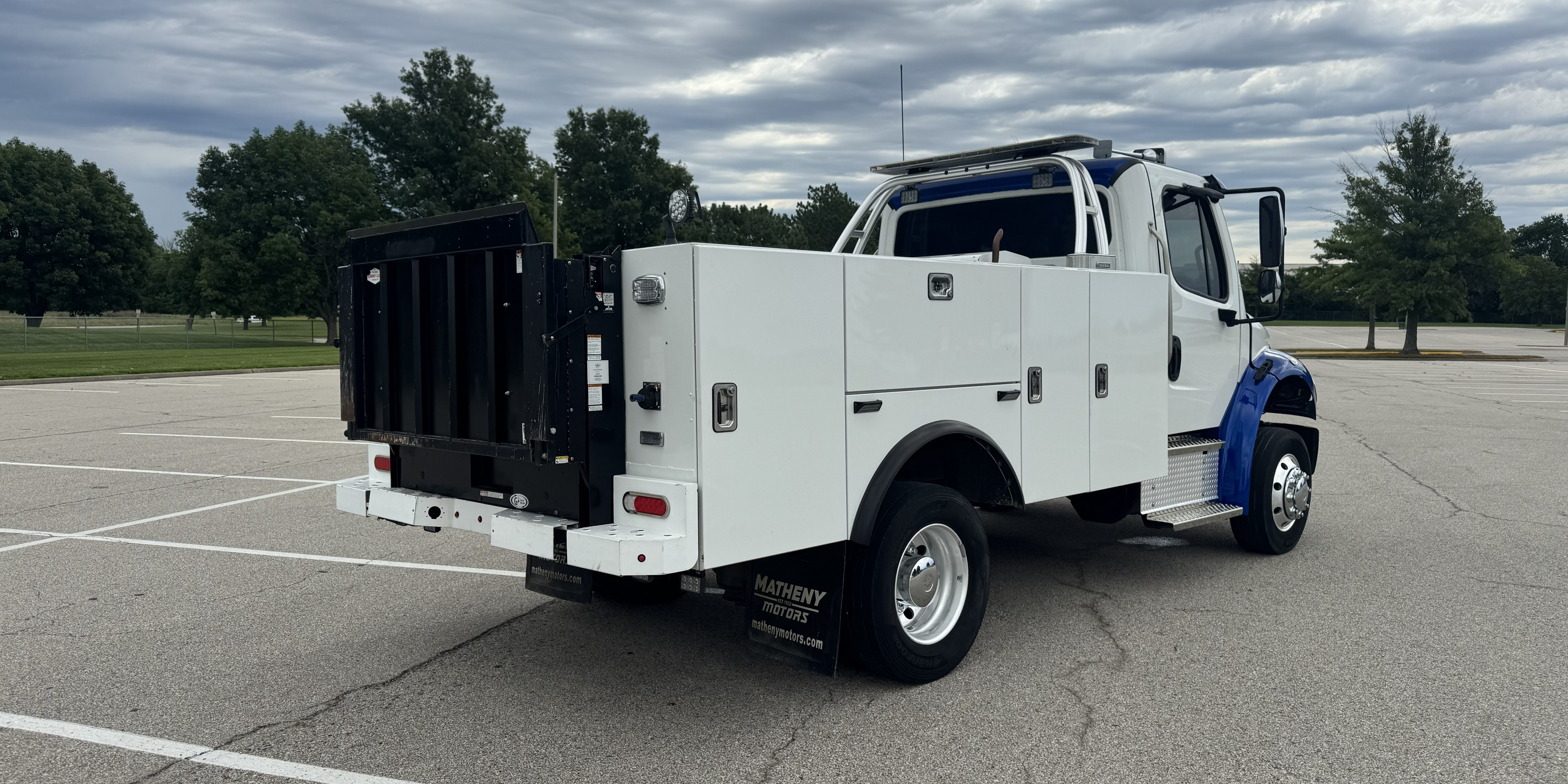 2023 Freightliner M2 White/Blue