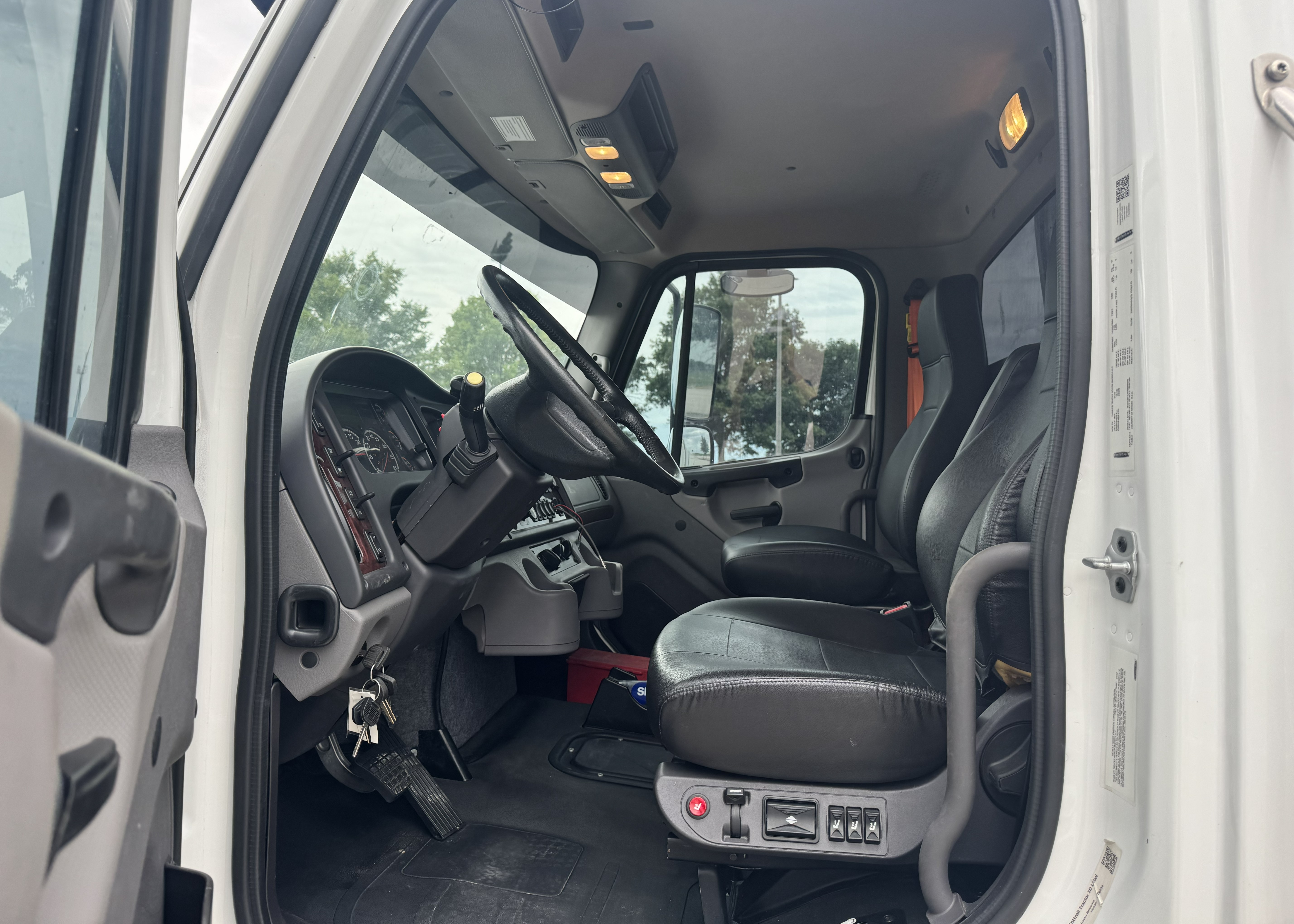2023 Freightliner M2 White/Blue