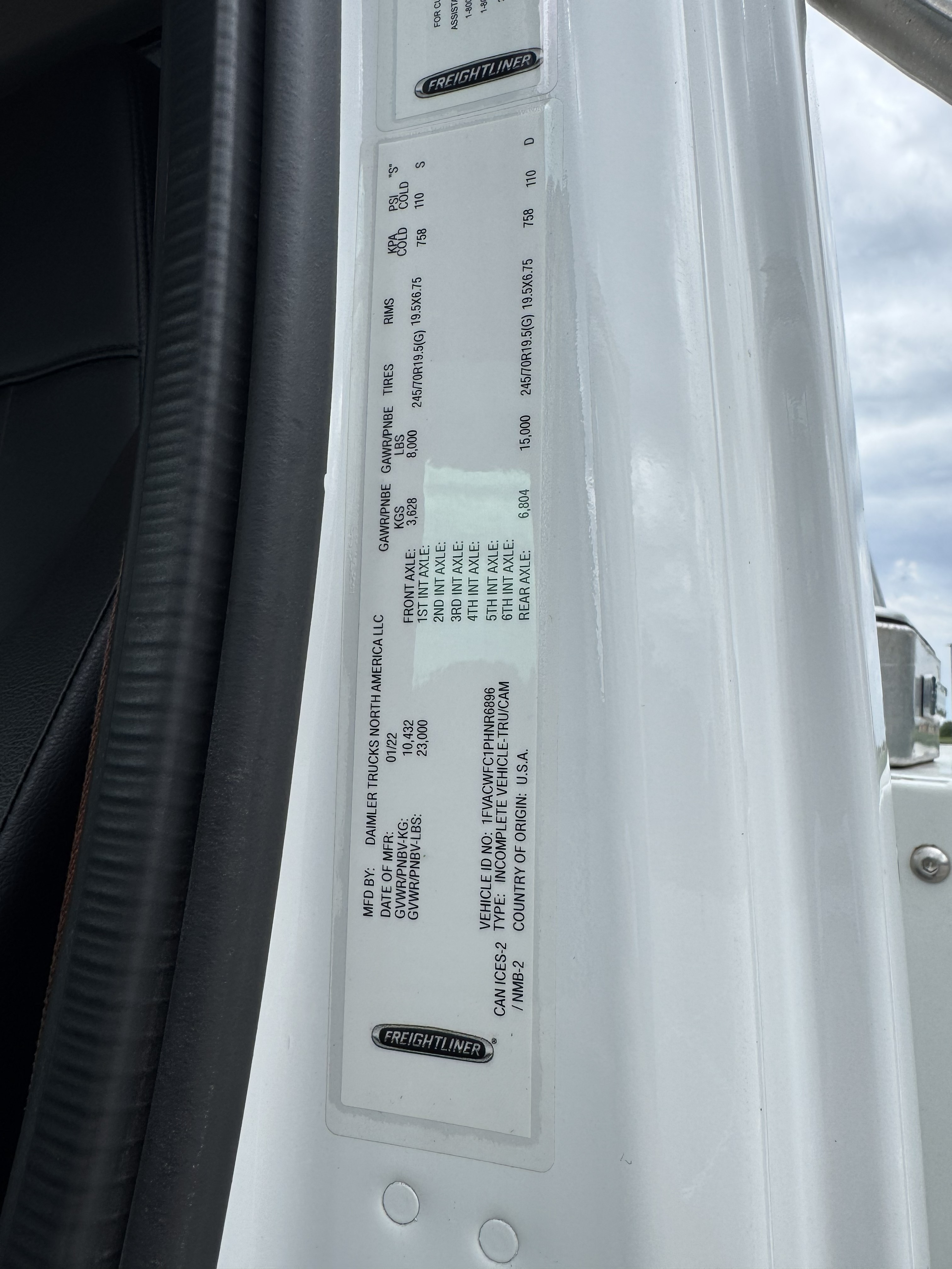 2023 Freightliner M2 White/Blue