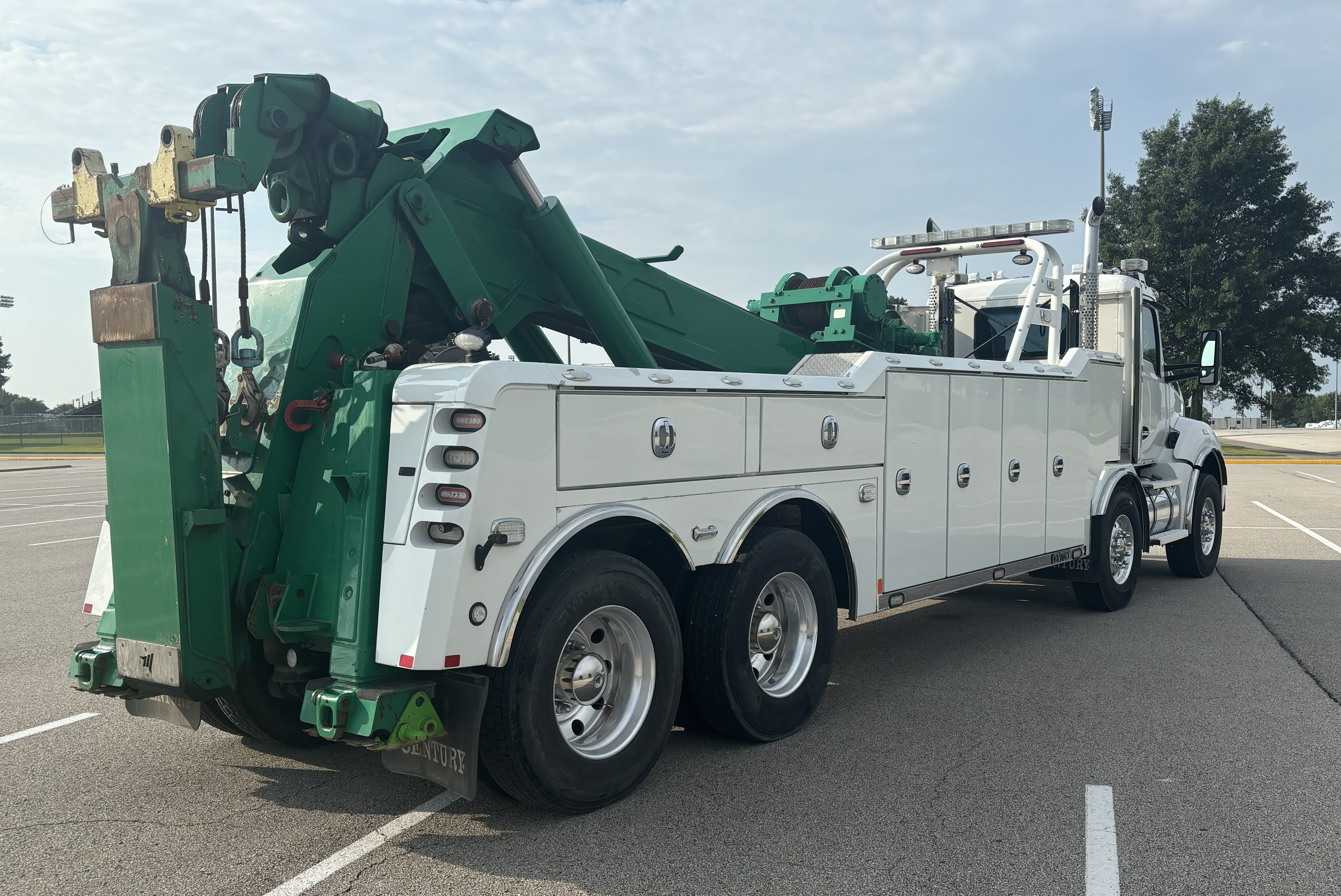 2020 Kenworth T-880 White