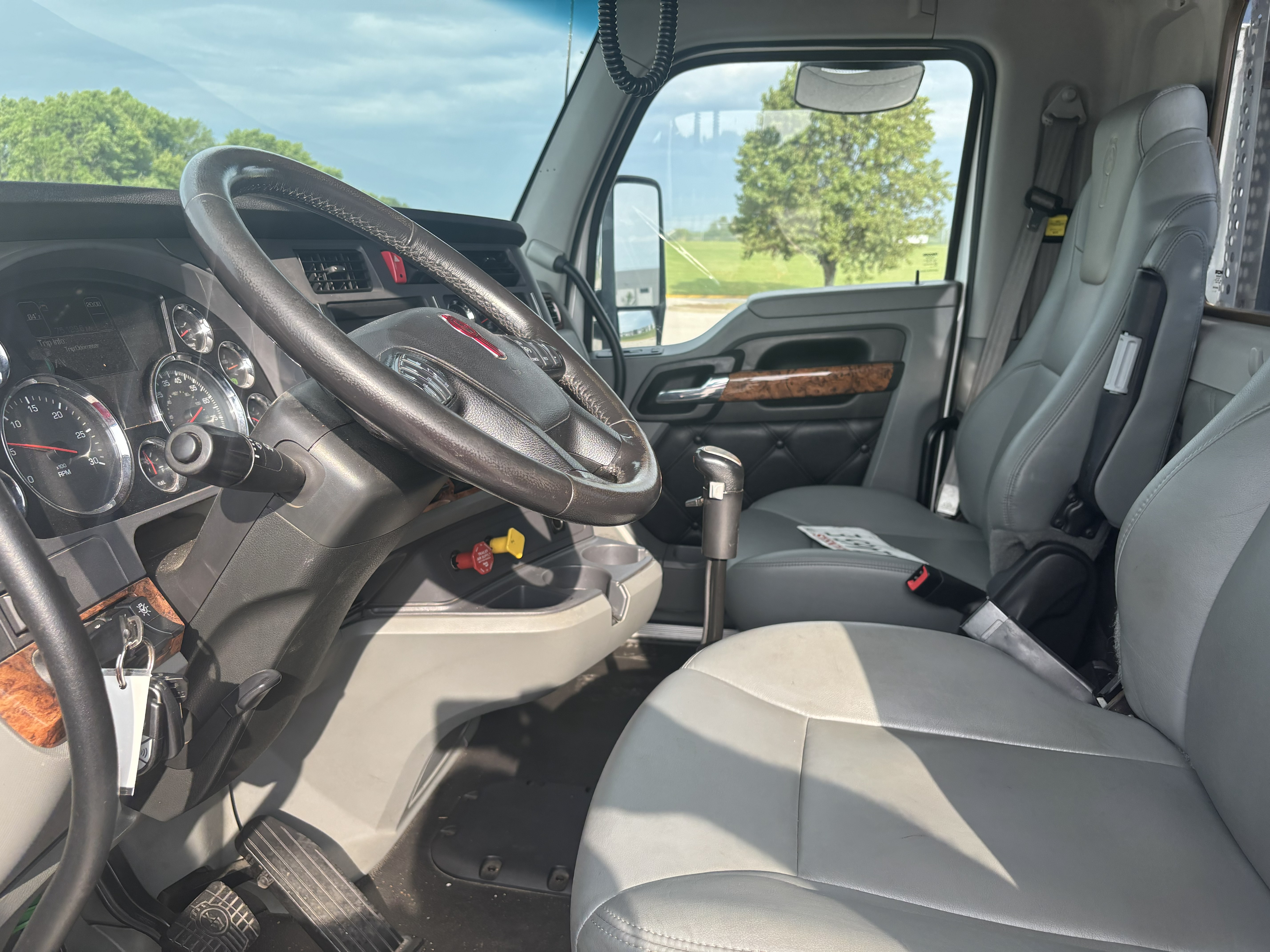 2020 Kenworth T-880 White