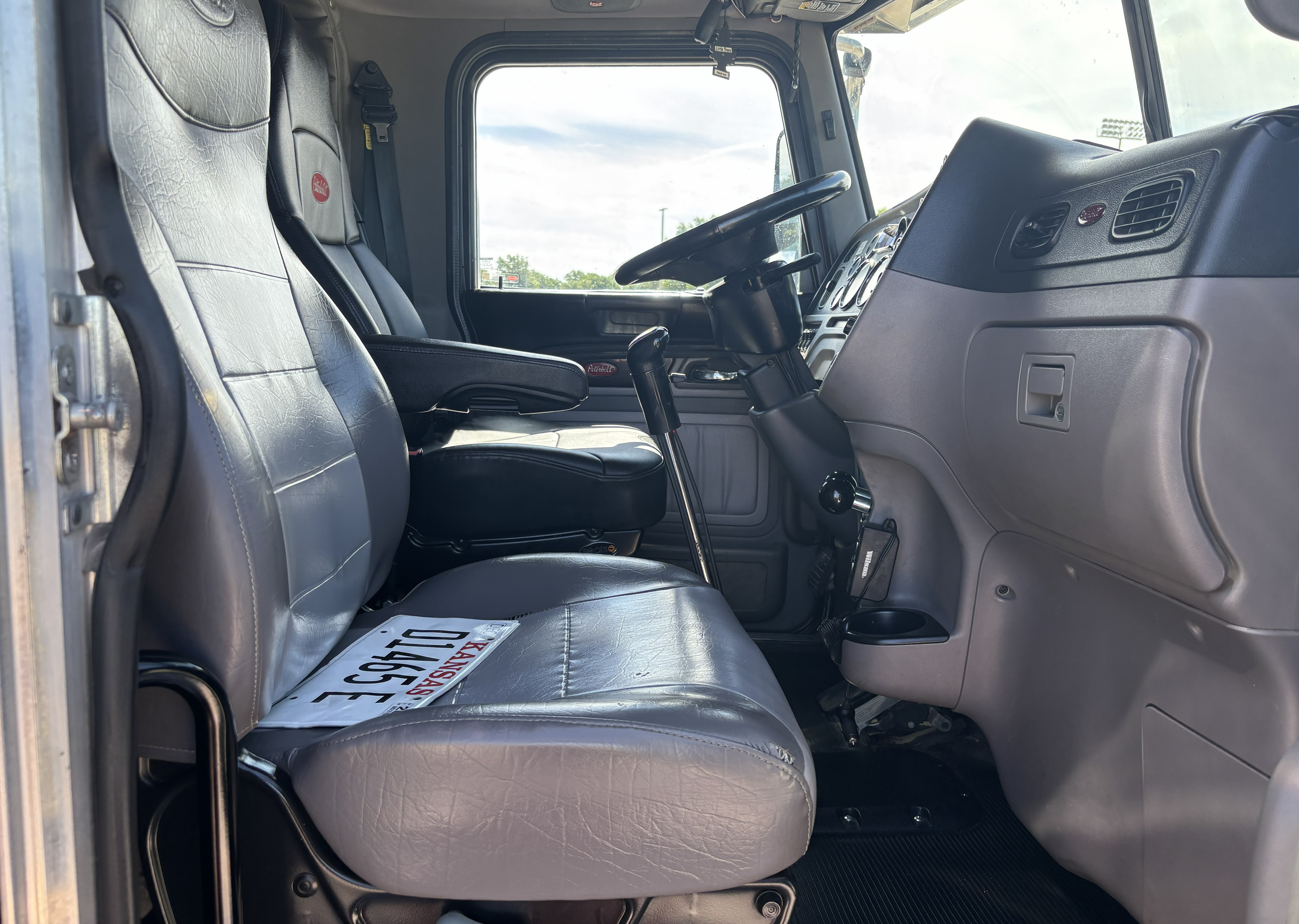 2022 Peterbilt 389 Black