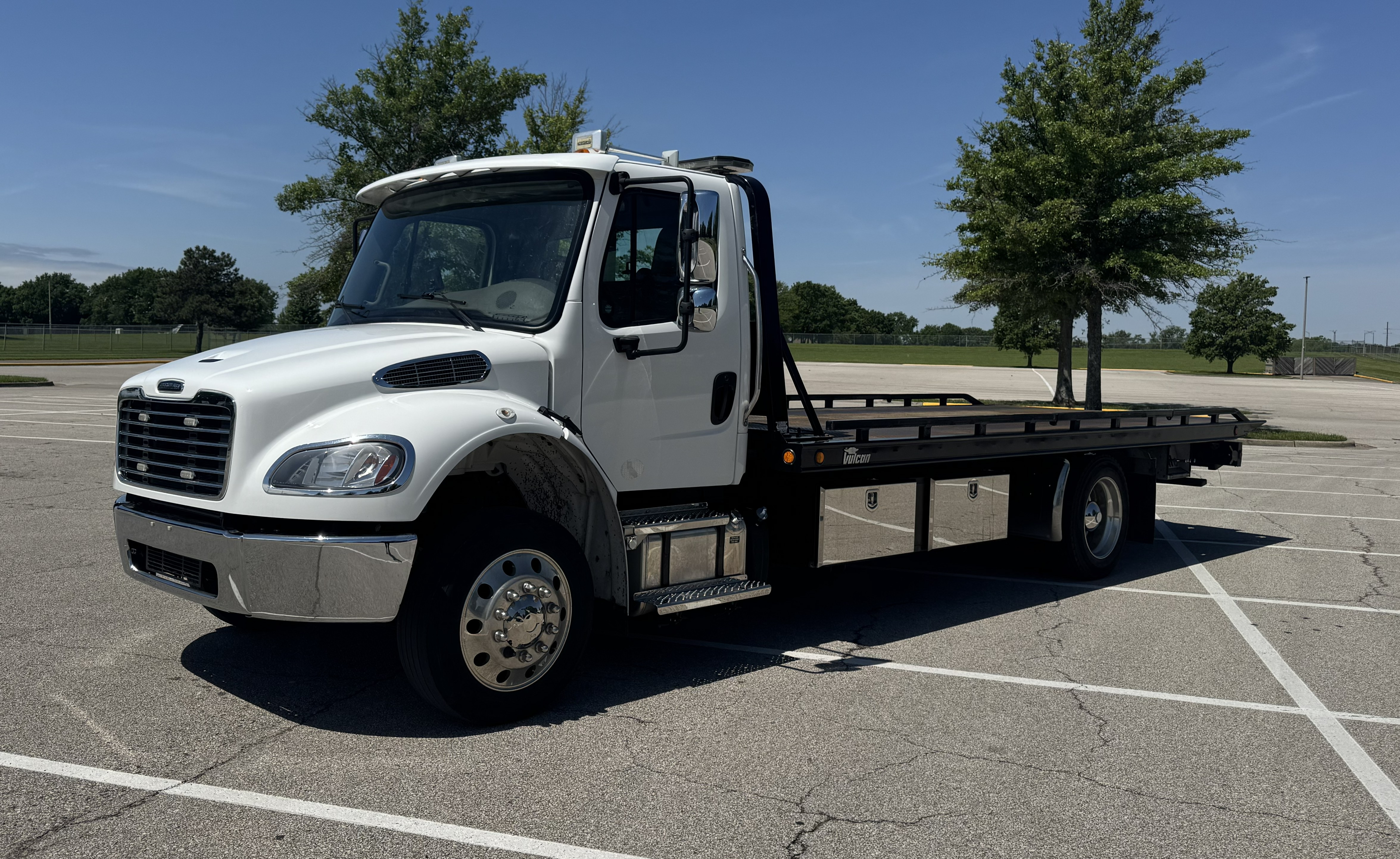 [2022 Freightliner M2 White]