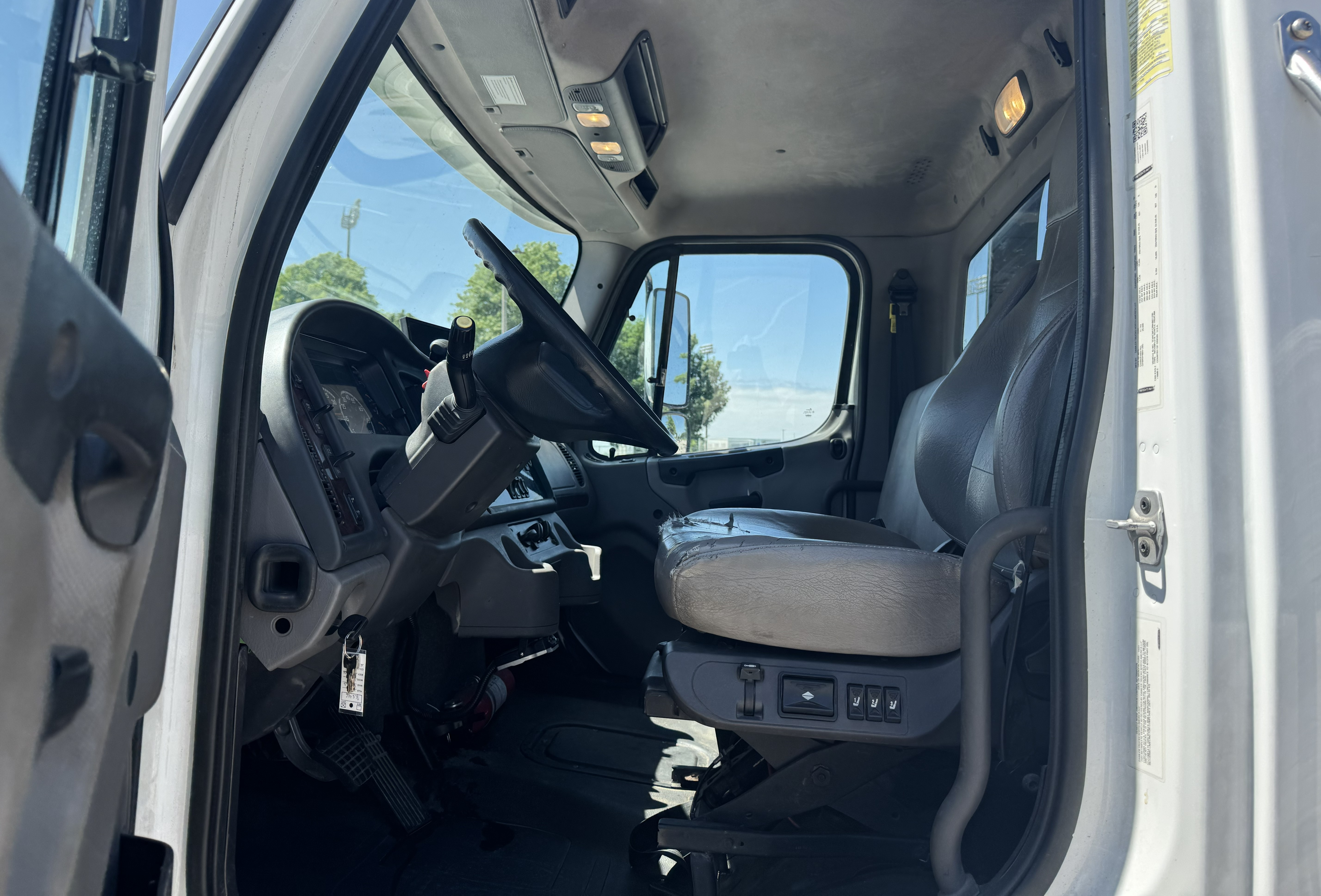 2022 Freightliner M2 White