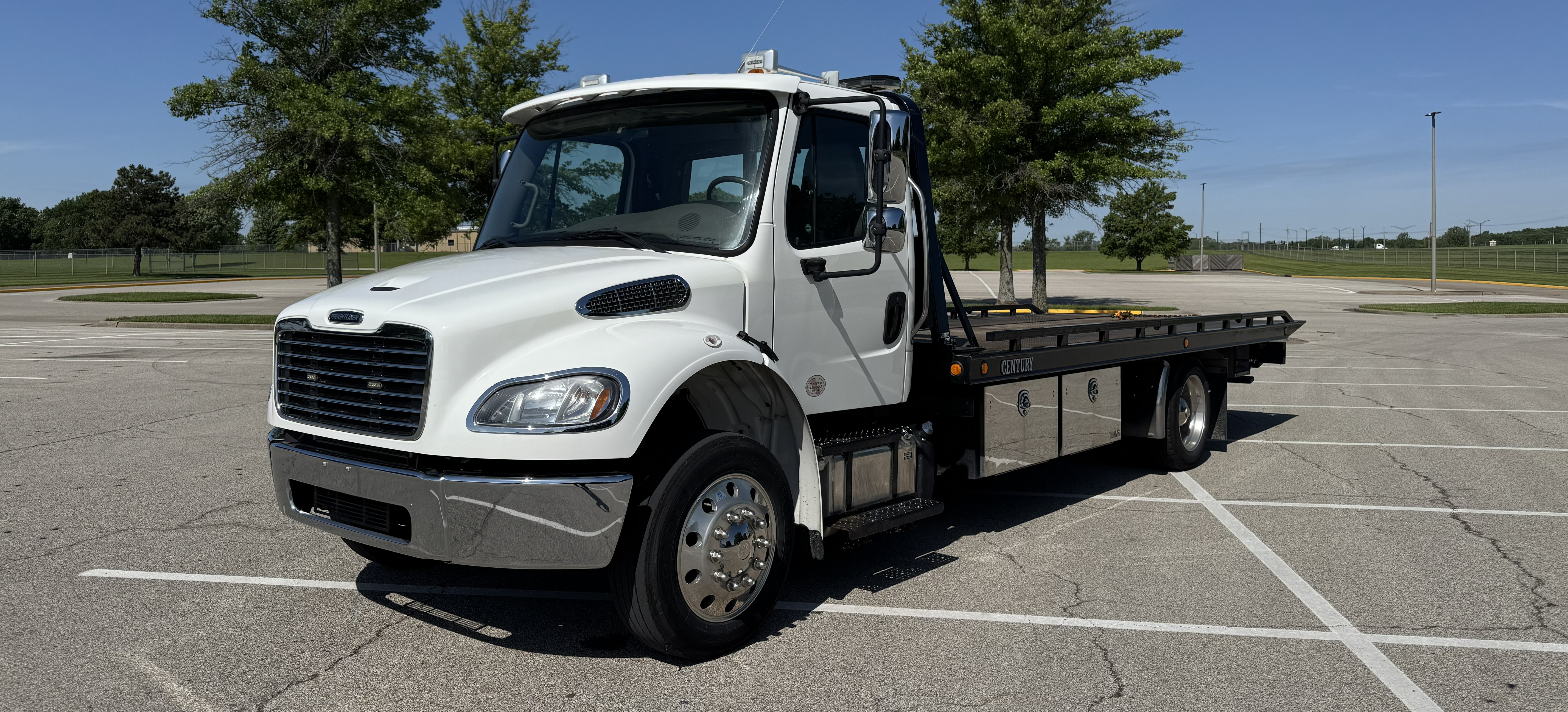 [2022 Freightliner M2 White]