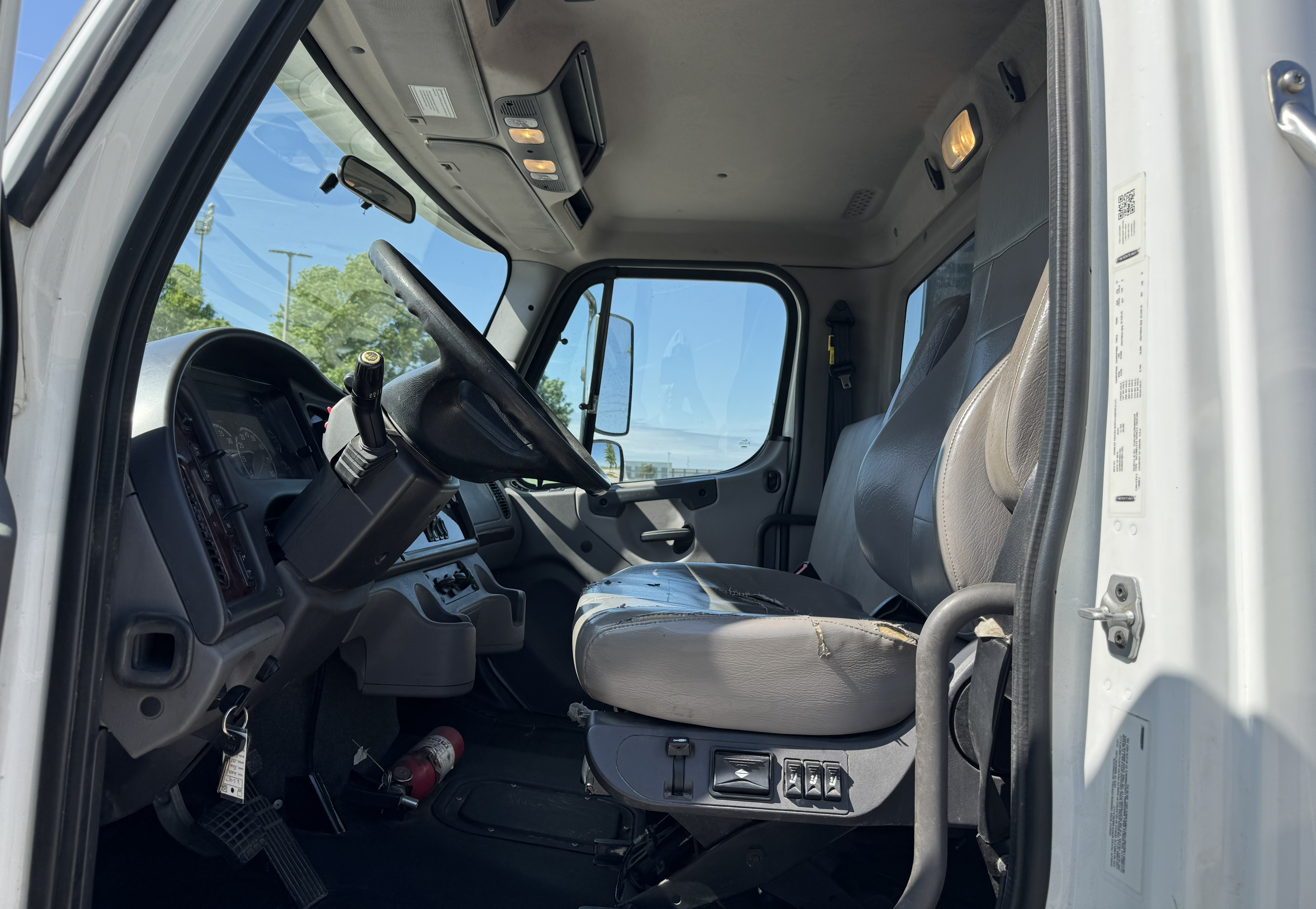 2022 Freightliner M2 White