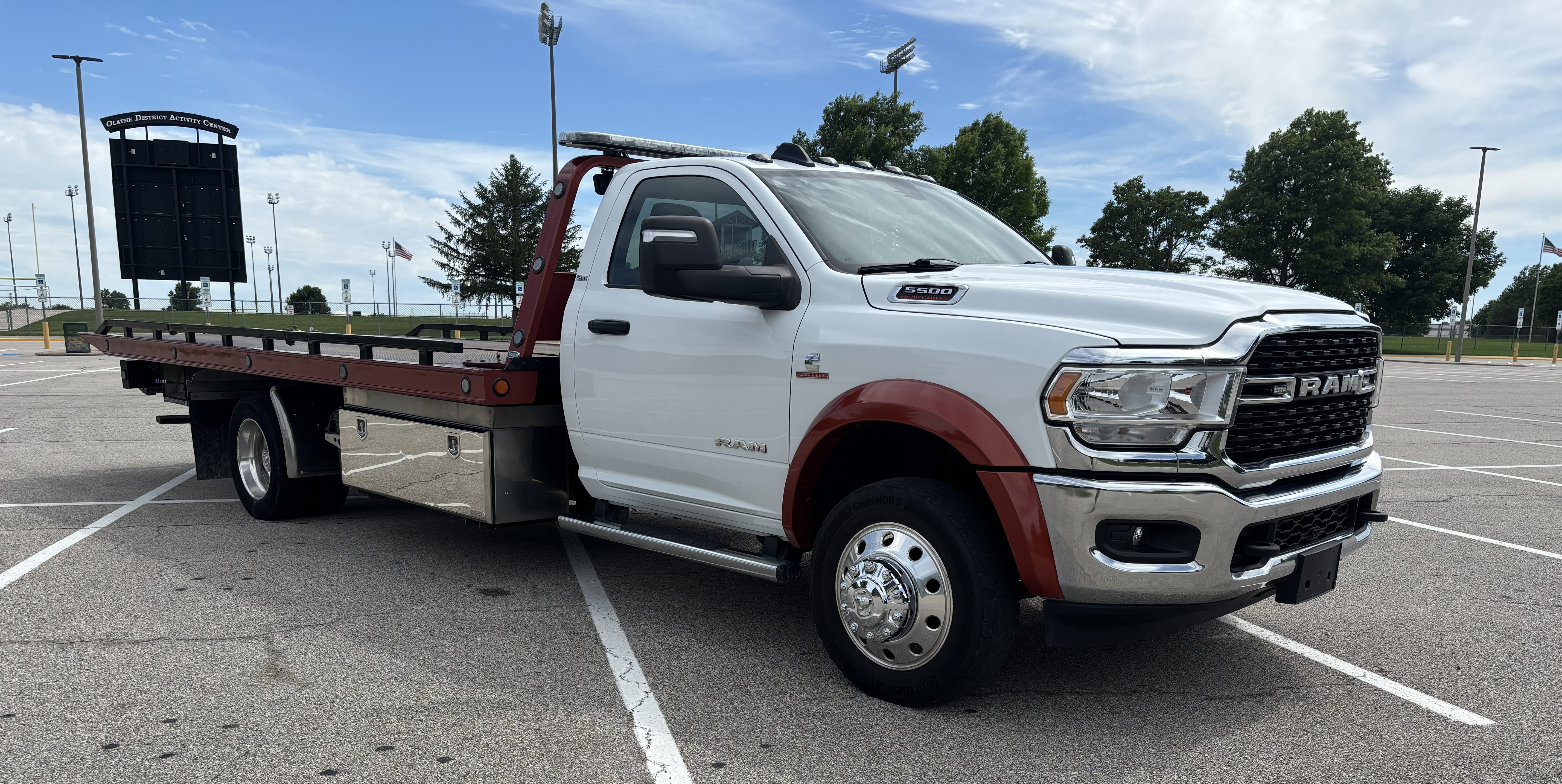 2024 Ram 5500 White/Orange