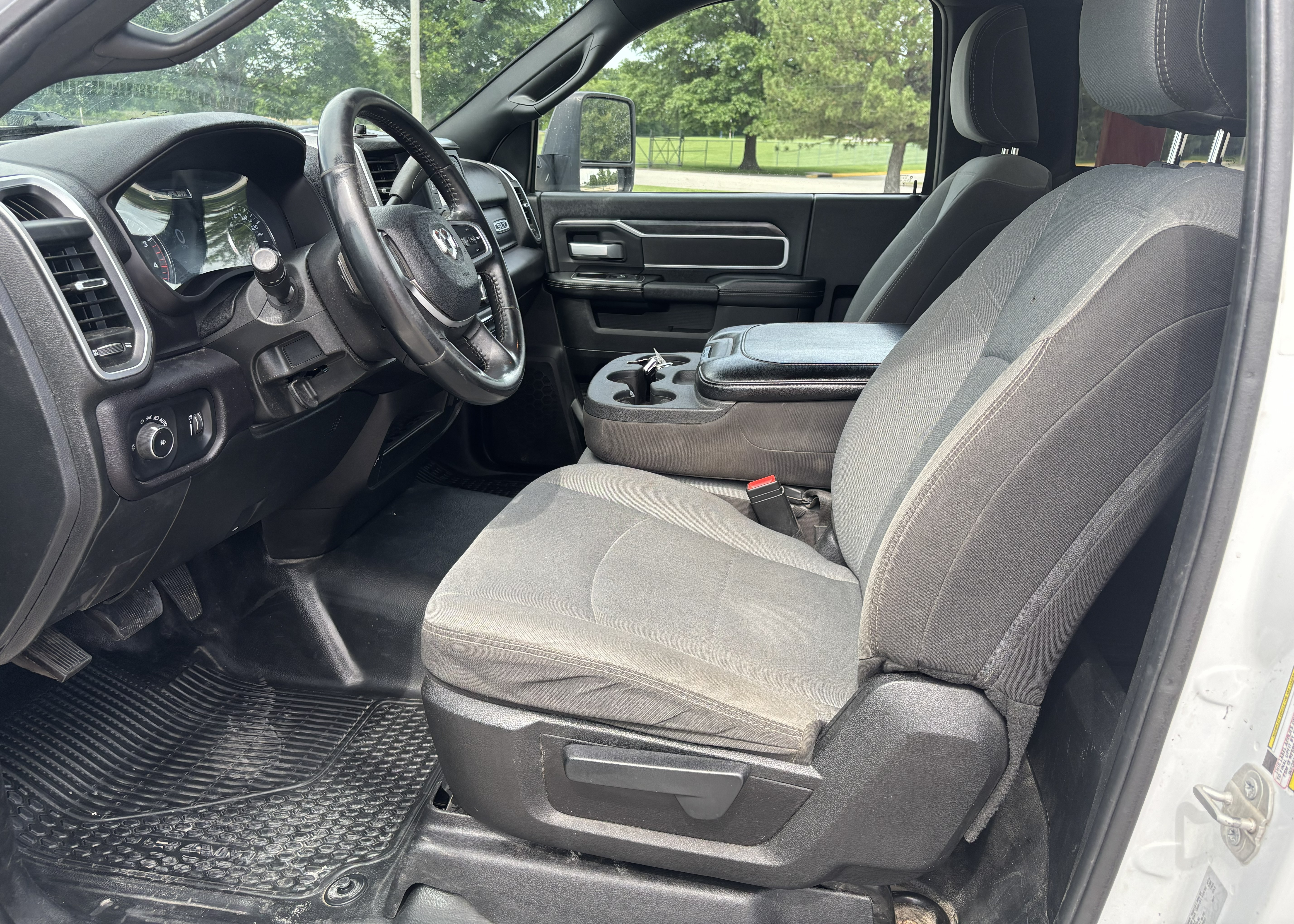 2024 Ram 5500 White/Orange
