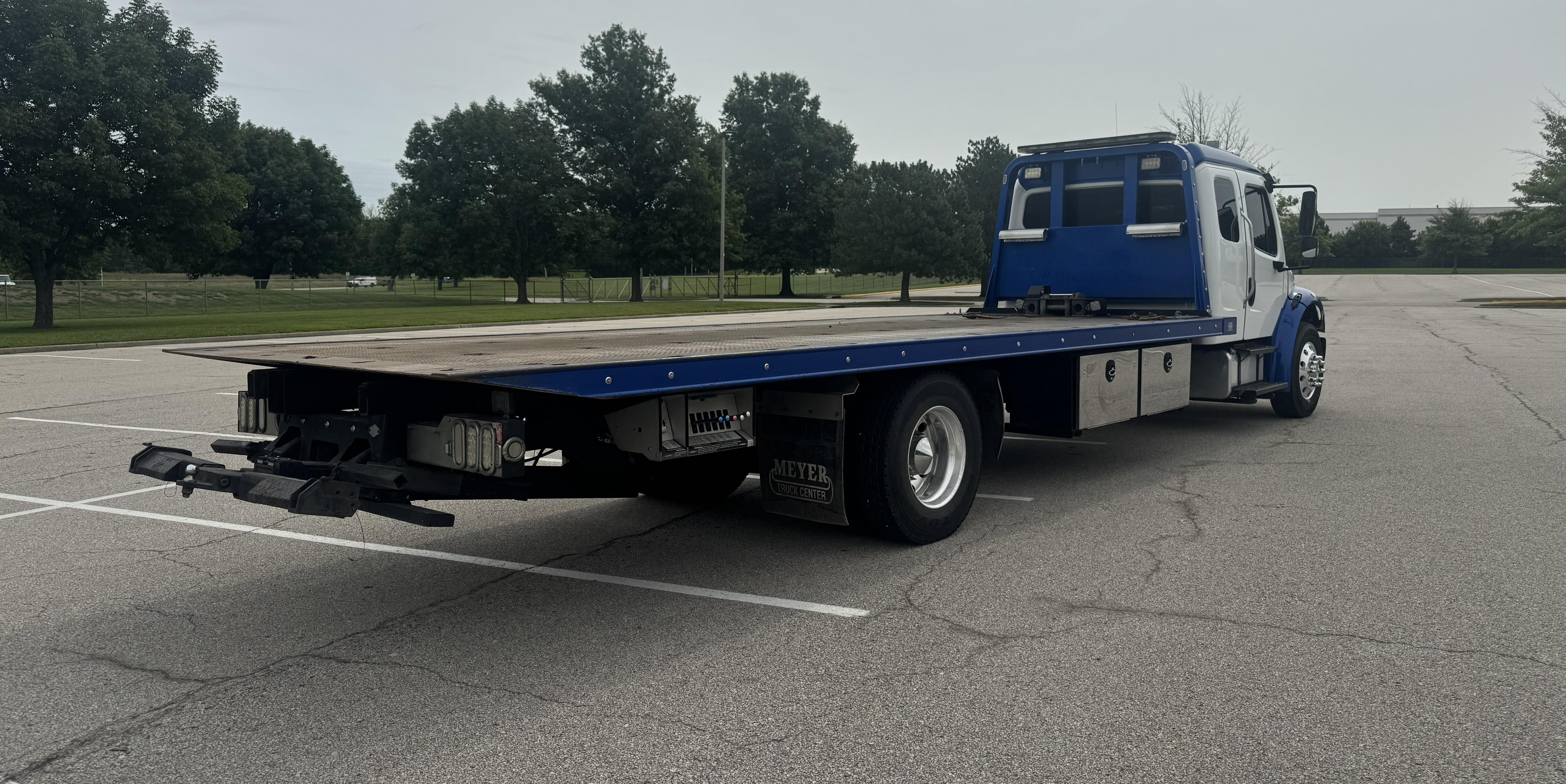 2020 Freightliner M2 Extended Cab White/Blue