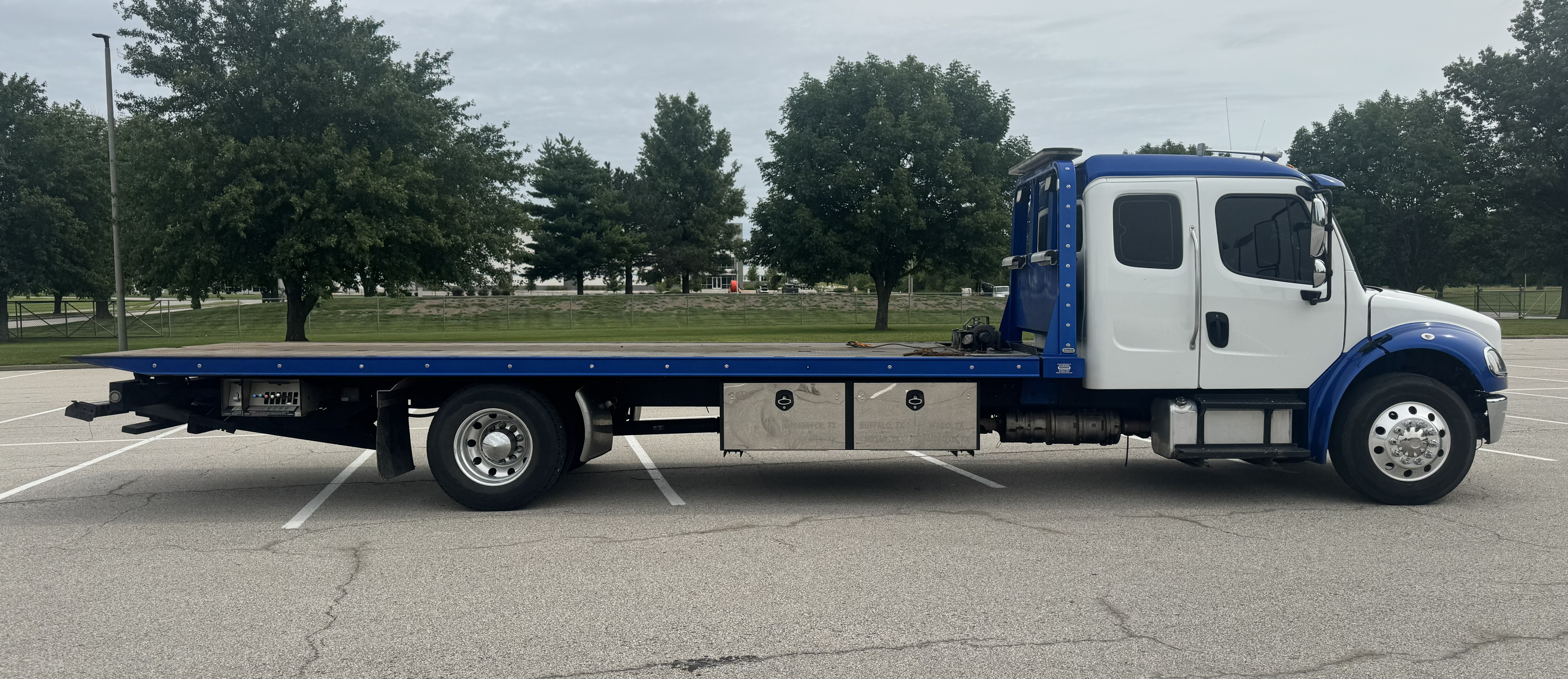 2020 Freightliner M2 Extended Cab White/Blue
