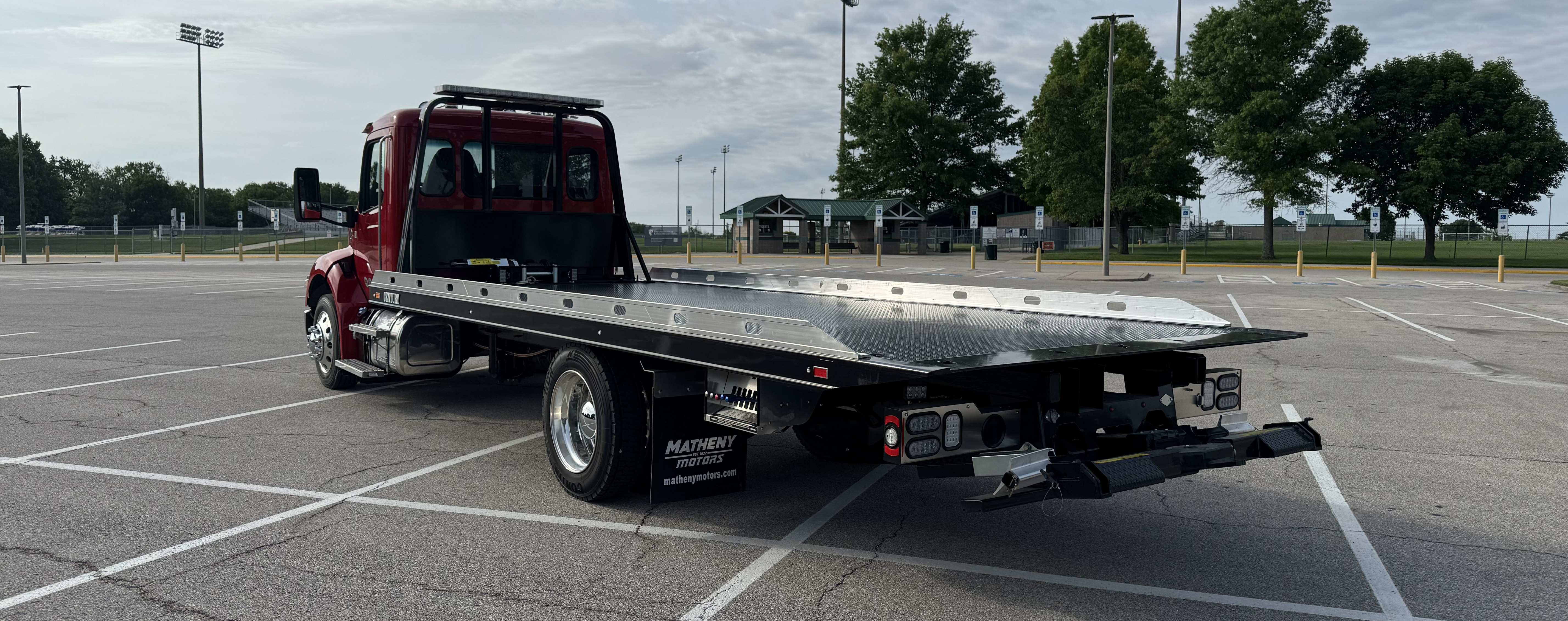 2025 Peterbilt 536 Red