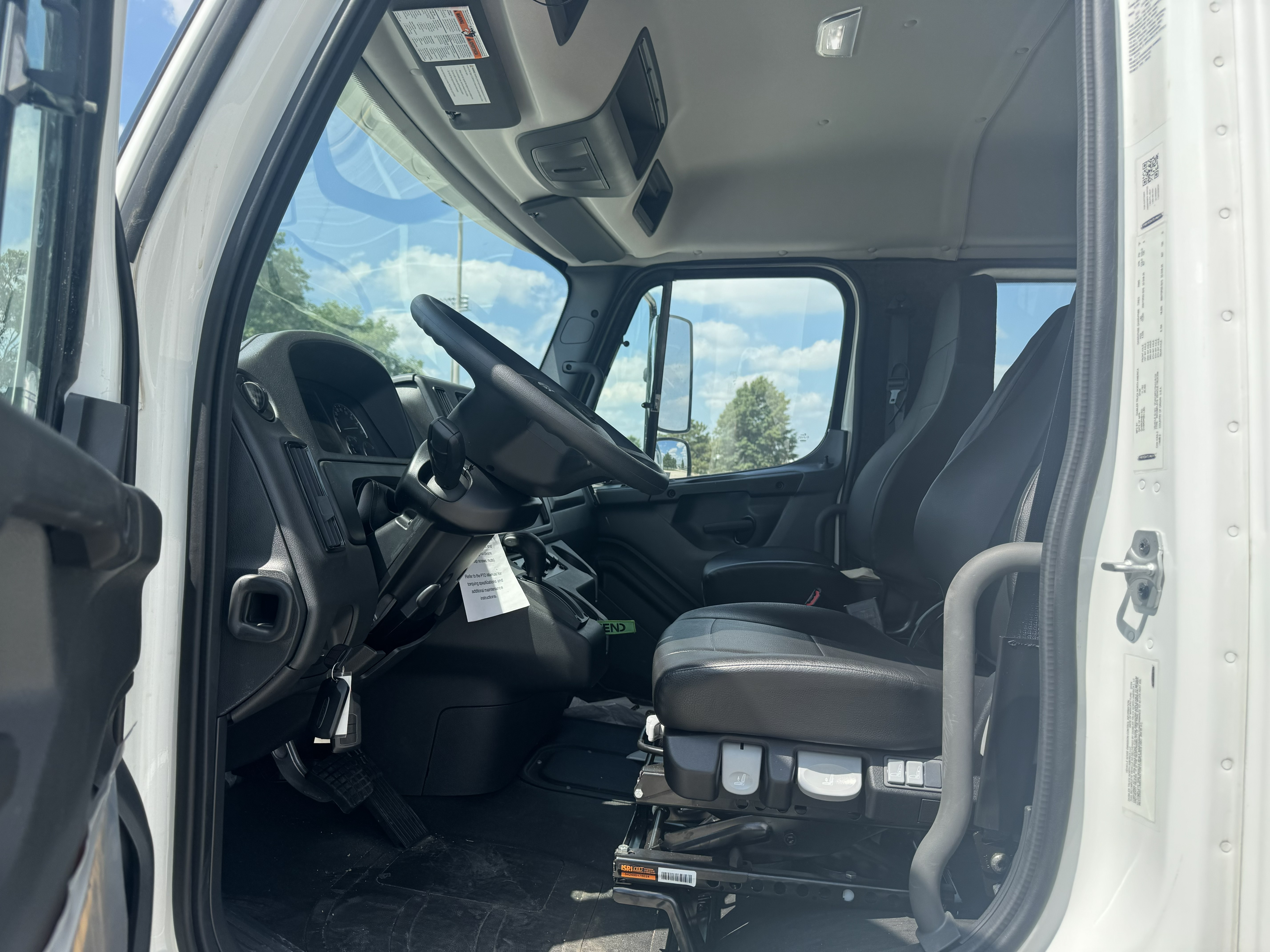 2025 Freightliner M2 Extended Cab White